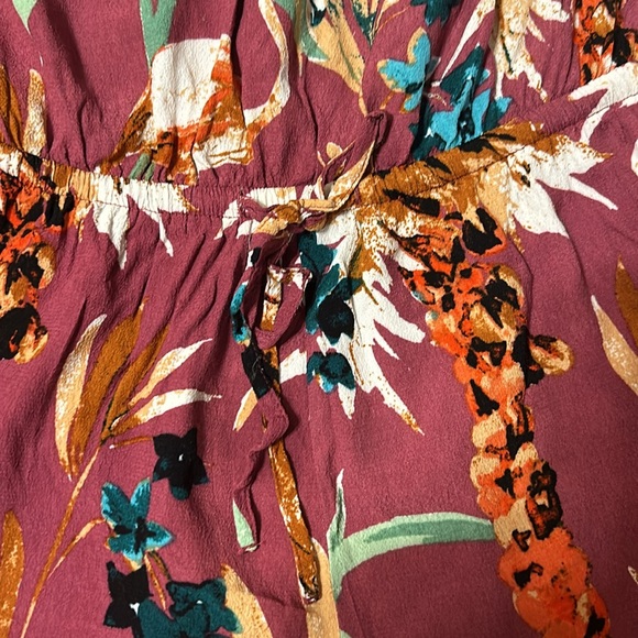 Express Short Floral Off Shoulder Romper, size XS - Picture 3 of 7